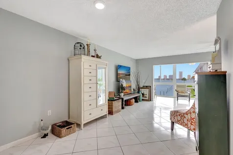 2936 Lake Shore Drive Riviera Beach FL 33404