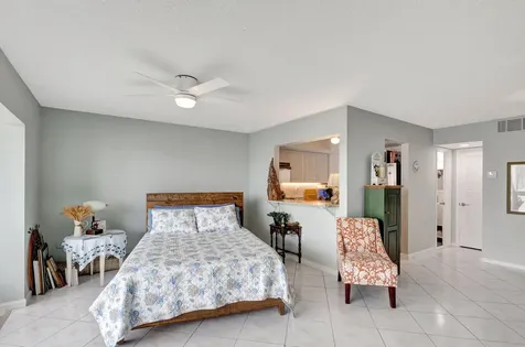 2936 Lake Shore Drive Riviera Beach FL 33404