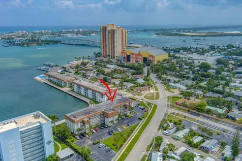 2936 Lake Shore Drive Riviera Beach FL 33404