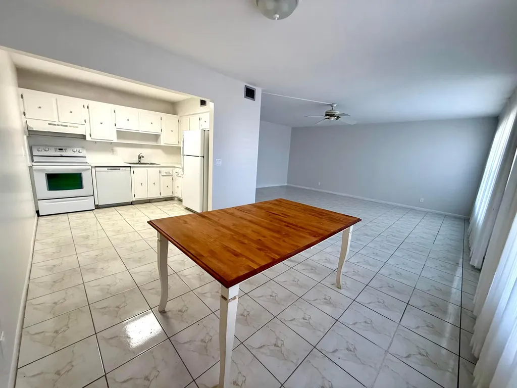 313 Greenbrier B West Palm Beach FL 33417