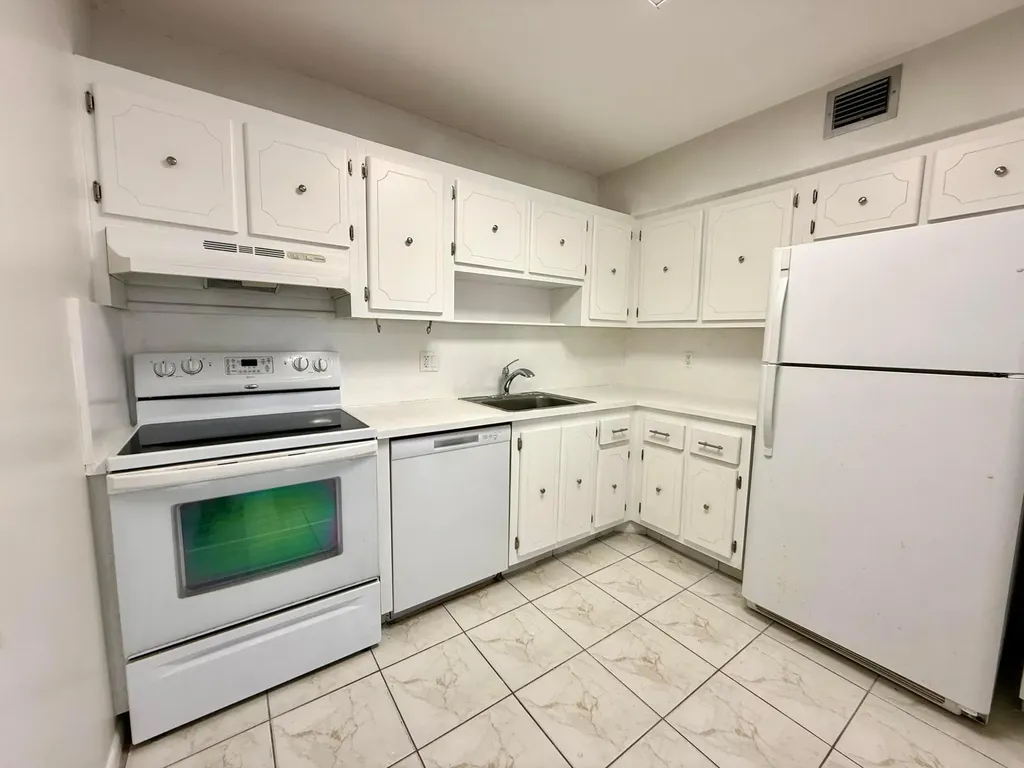 313 Greenbrier B West Palm Beach FL 33417