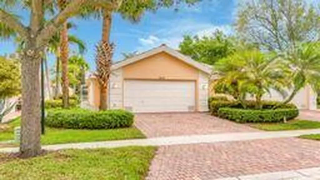 8023 Montserrat Place Wellington FL 33414