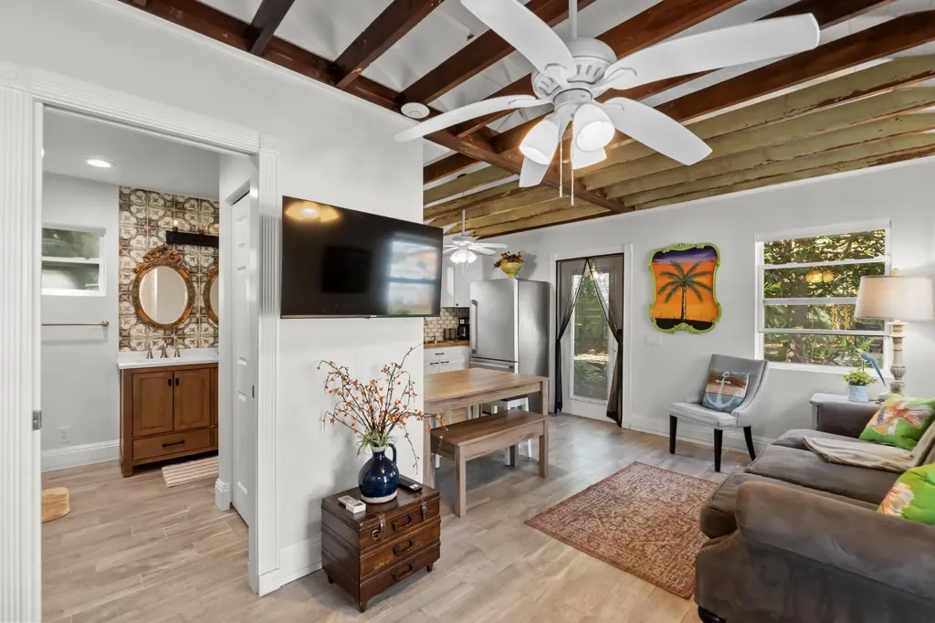 2396 Easy Street Palm Beach Gardens FL 33410