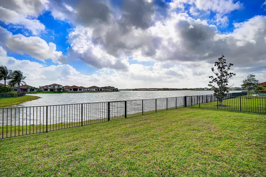 8980 Lakeview Place Parkland FL 33076