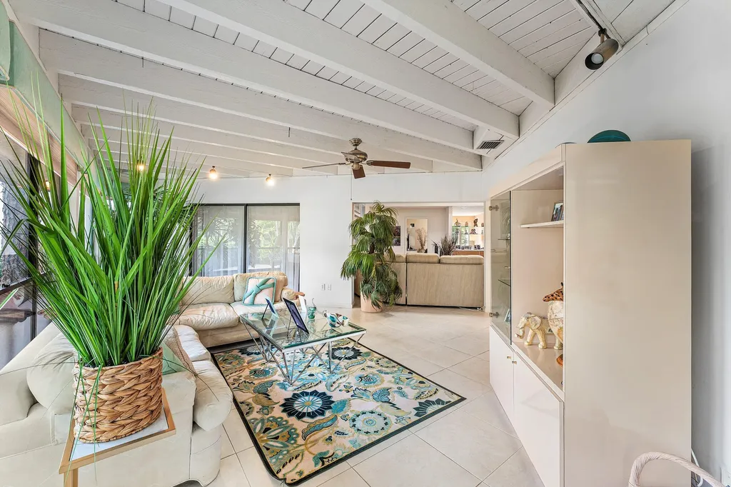 643 W Lakewoode Circle Delray Beach FL 33445