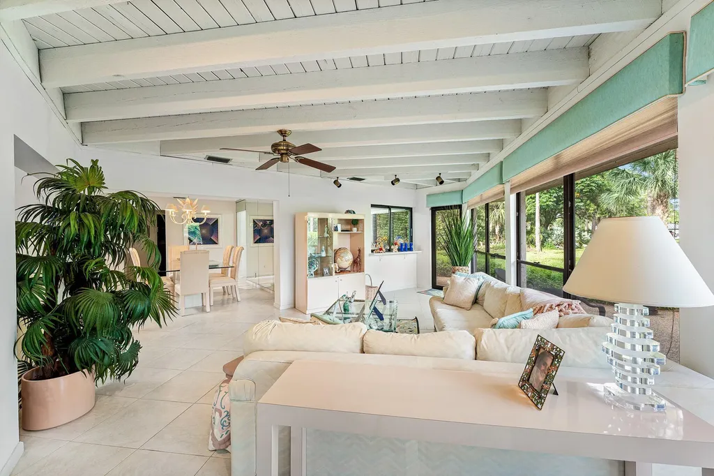 643 W Lakewoode Circle Delray Beach FL 33445