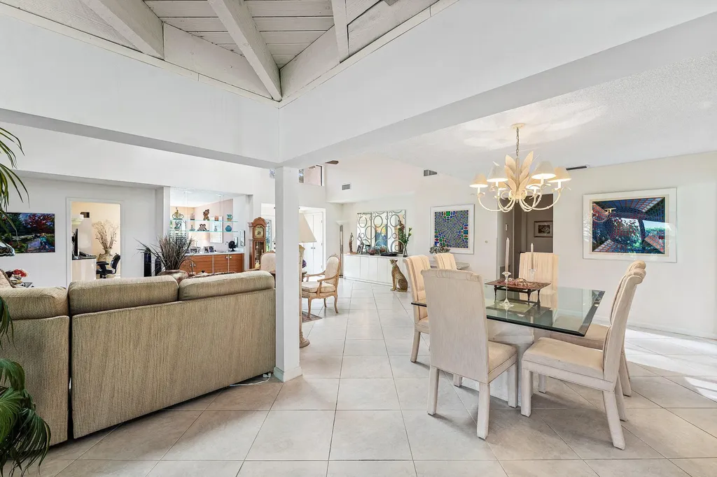 643 W Lakewoode Circle Delray Beach FL 33445