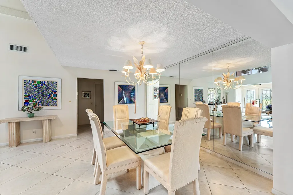 643 W Lakewoode Circle Delray Beach FL 33445