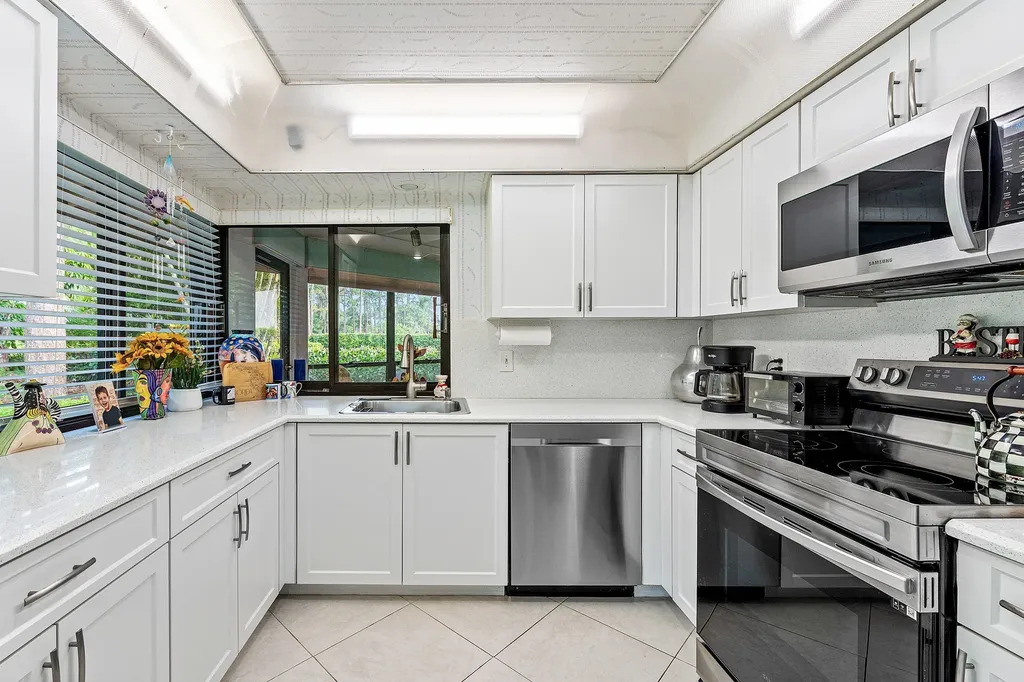 643 W Lakewoode Circle Delray Beach FL 33445
