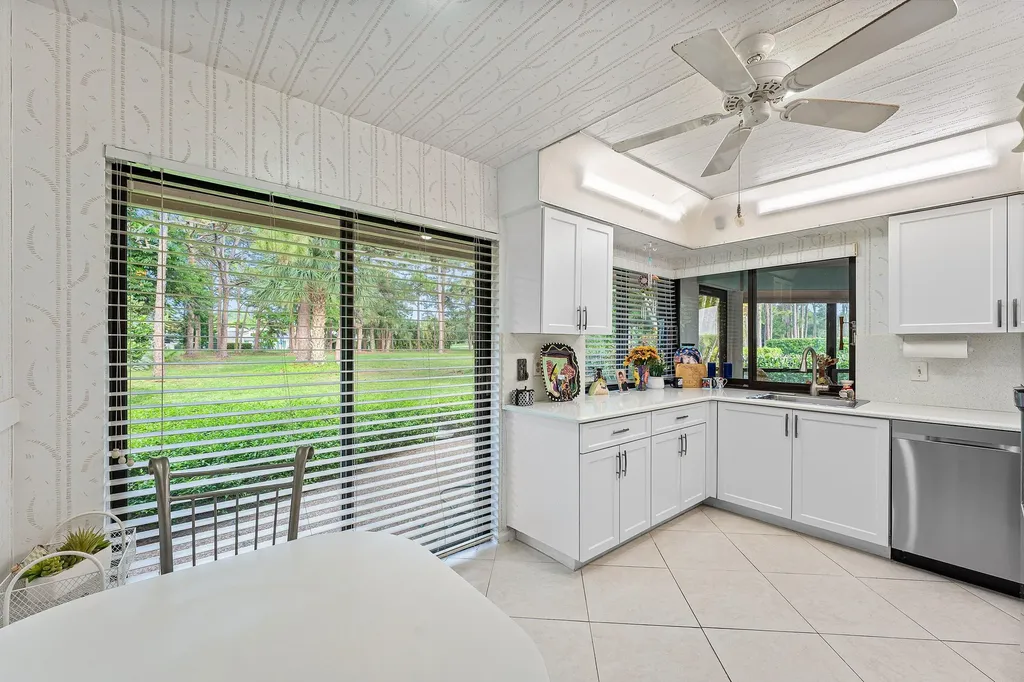 643 W Lakewoode Circle Delray Beach FL 33445