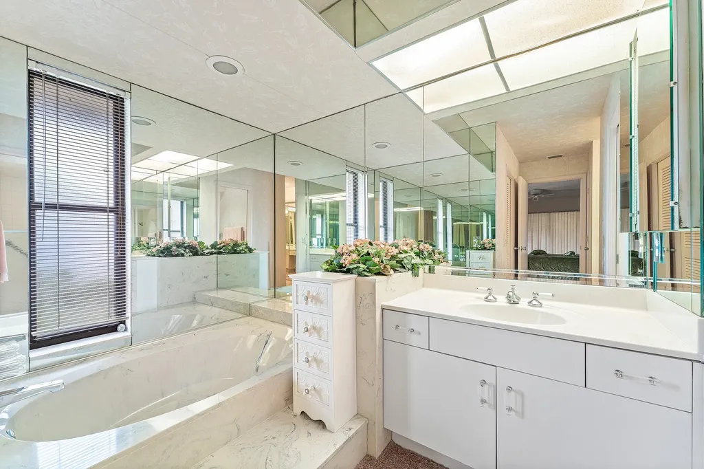 643 W Lakewoode Circle Delray Beach FL 33445