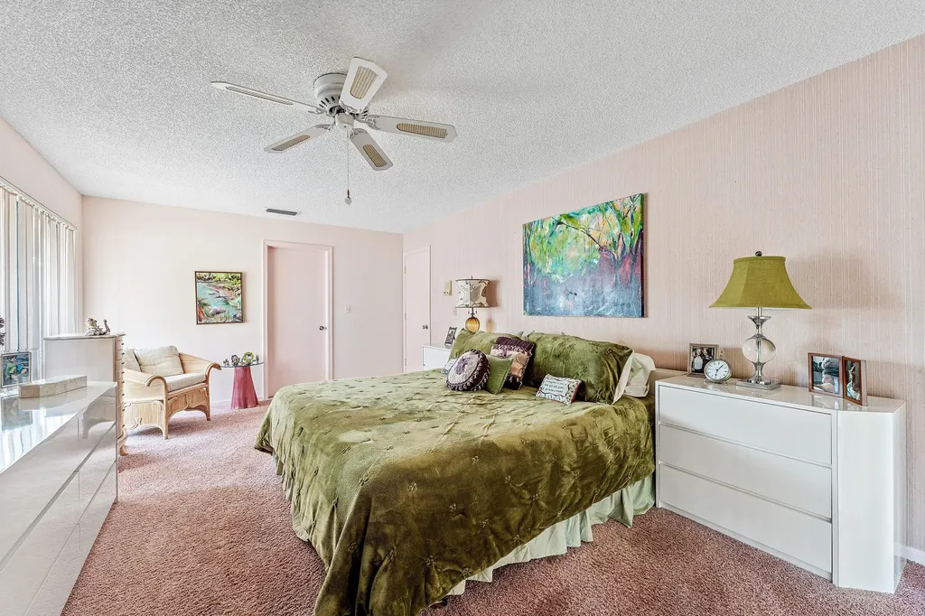 643 W Lakewoode Circle Delray Beach FL 33445