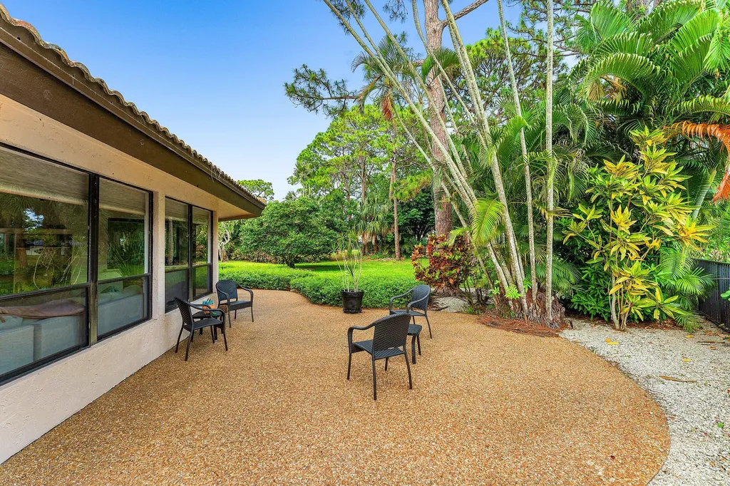 643 W Lakewoode Circle Delray Beach FL 33445