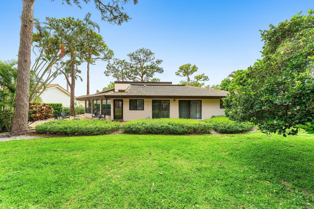 643 W Lakewoode Circle Delray Beach FL 33445