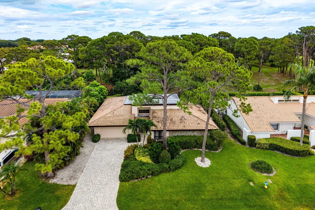 643 W Lakewoode Circle Delray Beach FL 33445