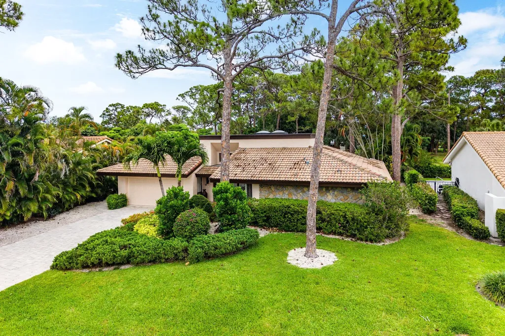 643 W Lakewoode Circle Delray Beach FL 33445