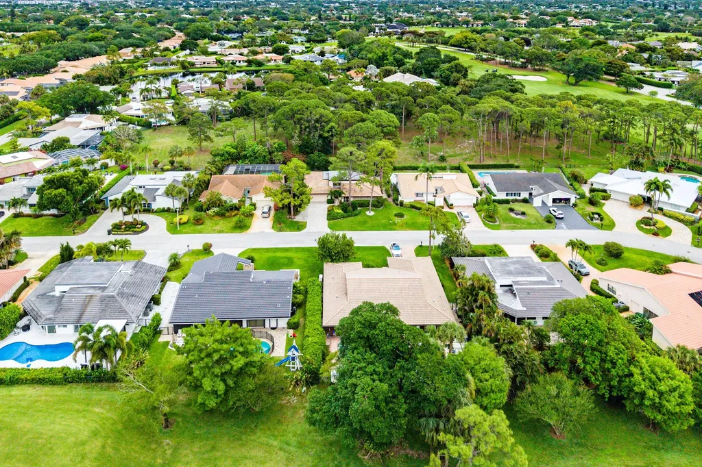 643 W Lakewoode Circle Delray Beach FL 33445