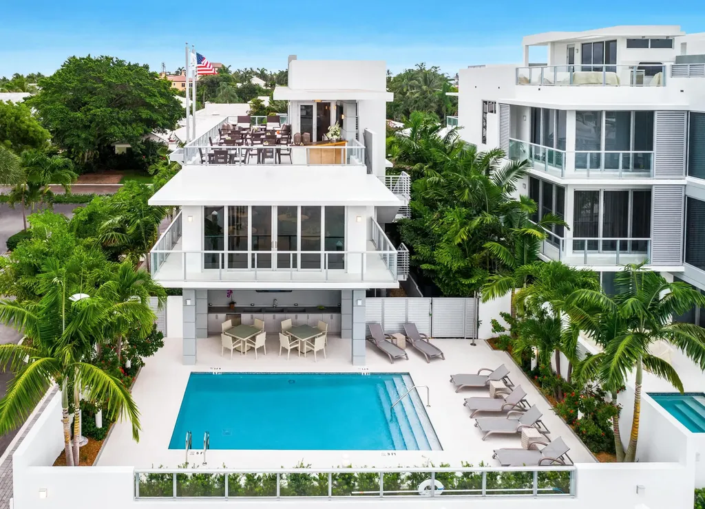 643 W Lakewoode Circle Delray Beach FL 33445