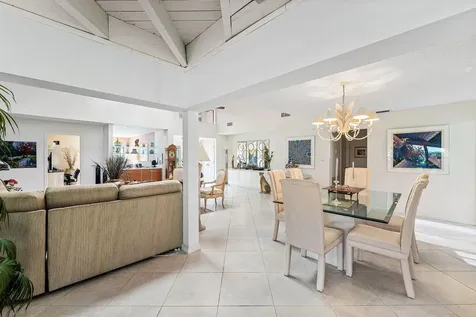 643 W Lakewoode Circle Delray Beach FL 33445