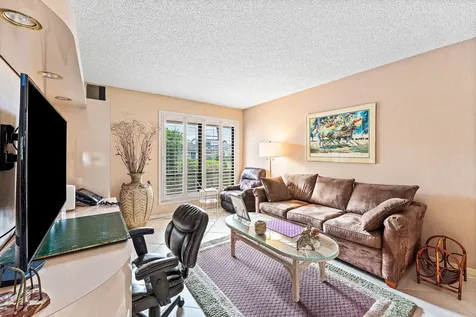 643 W Lakewoode Circle Delray Beach FL 33445