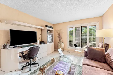 643 W Lakewoode Circle Delray Beach FL 33445