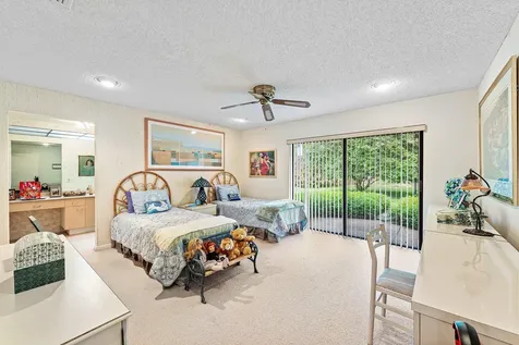 643 W Lakewoode Circle Delray Beach FL 33445