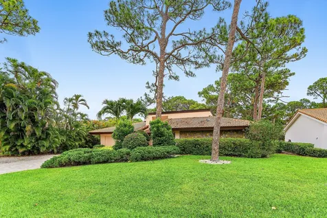 643 W Lakewoode Circle Delray Beach FL 33445