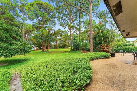 643 W Lakewoode Circle Delray Beach FL 33445