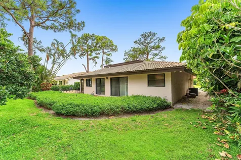 643 W Lakewoode Circle Delray Beach FL 33445