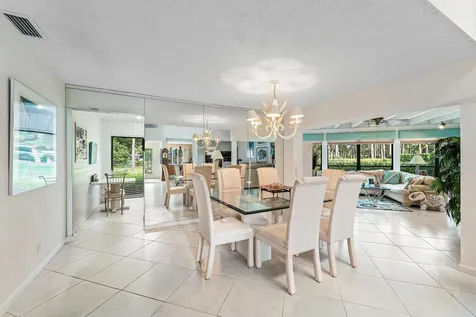 643 W Lakewoode Circle Delray Beach FL 33445