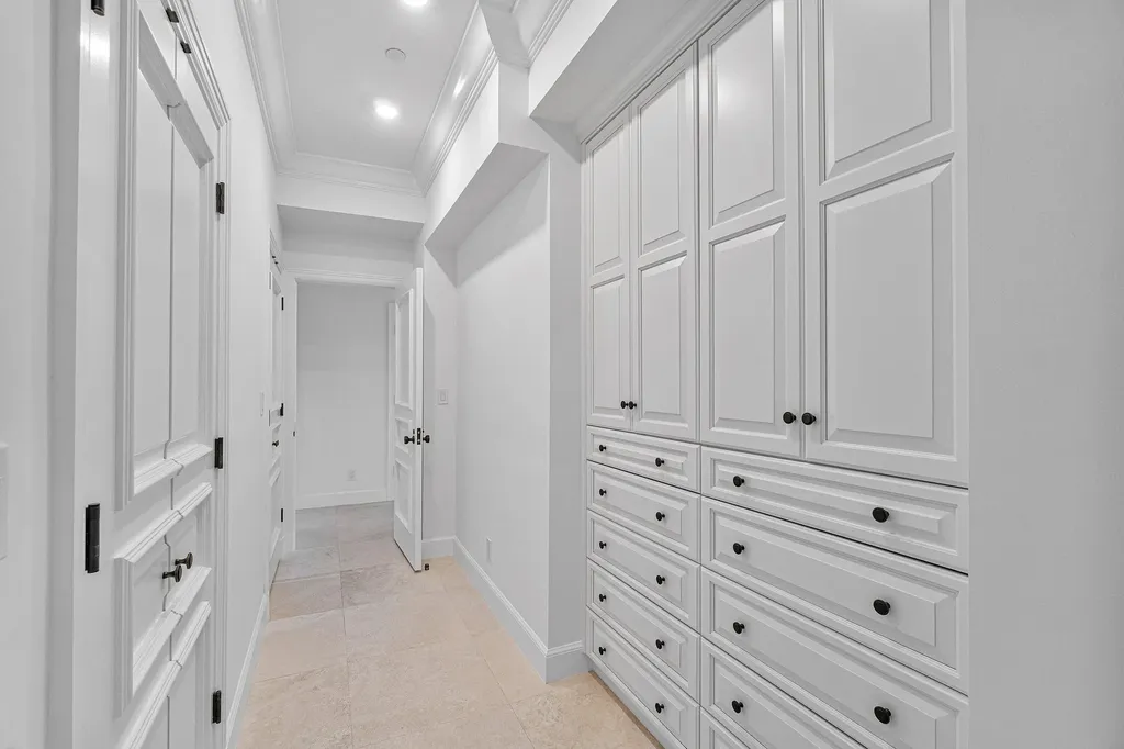 150 Bradley Place Palm Beach FL 33480