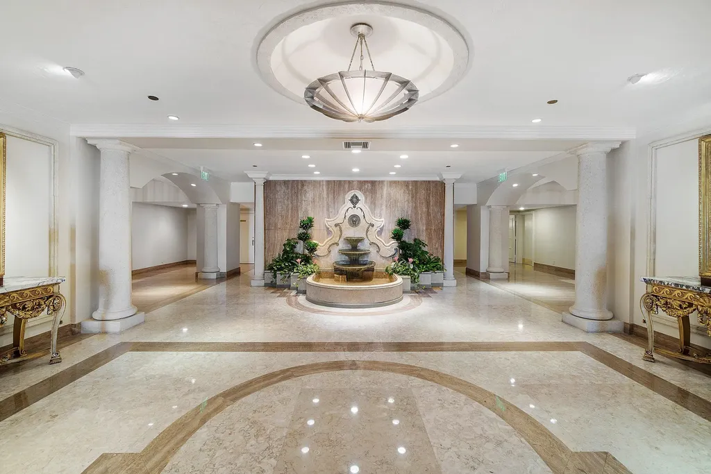 150 Bradley Place Palm Beach FL 33480