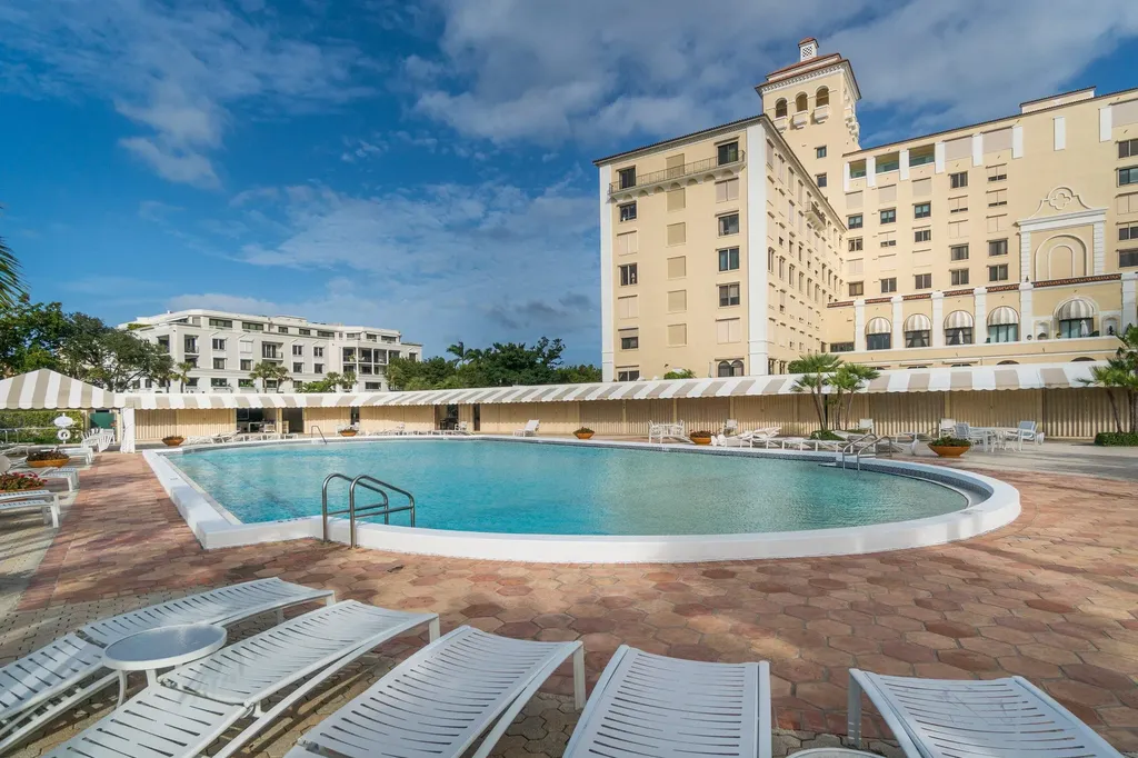 150 Bradley Place Palm Beach FL 33480