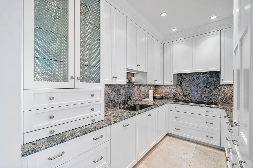 150 Bradley Place Palm Beach FL 33480