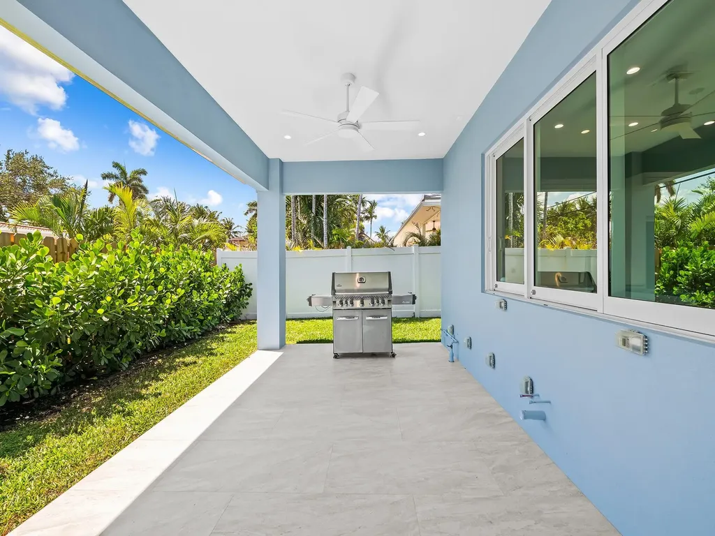 2754 NE 31st Court Lighthouse Point FL 33064