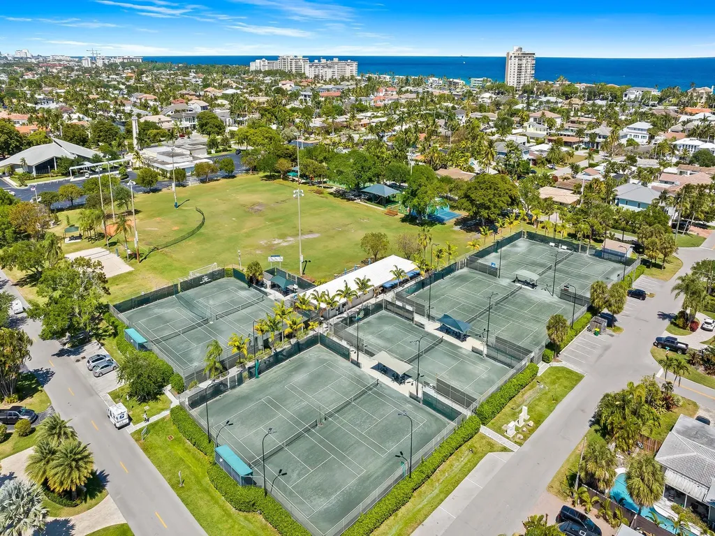 2754 NE 31st Court Lighthouse Point FL 33064