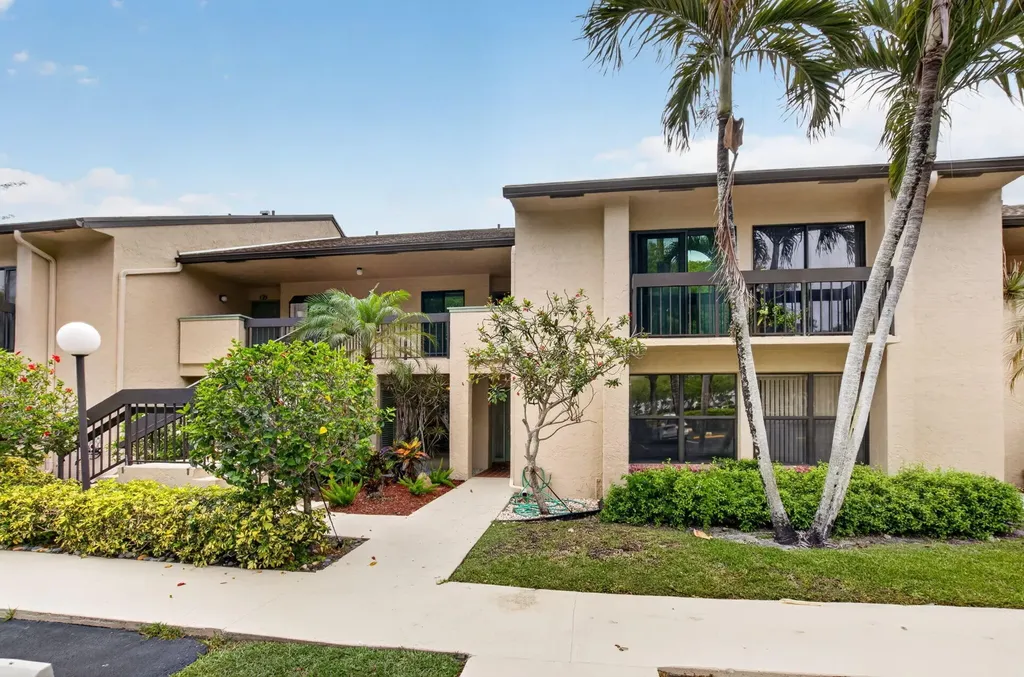 5021 Oakhill Lane Delray Beach FL 33484