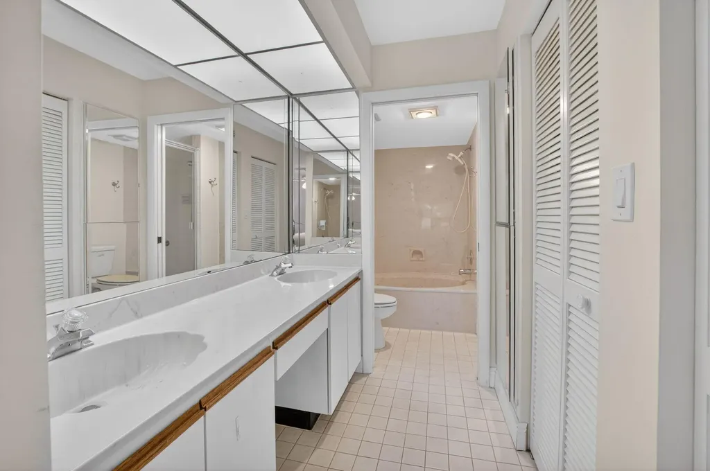 5021 Oakhill Lane Delray Beach FL 33484