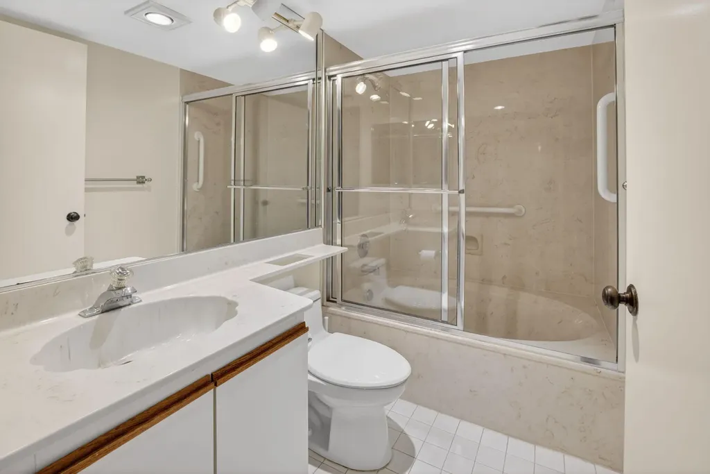 5021 Oakhill Lane Delray Beach FL 33484