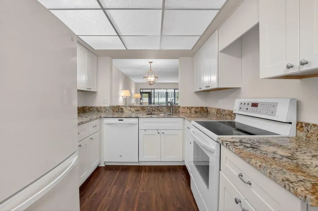 5021 Oakhill Lane Delray Beach FL 33484