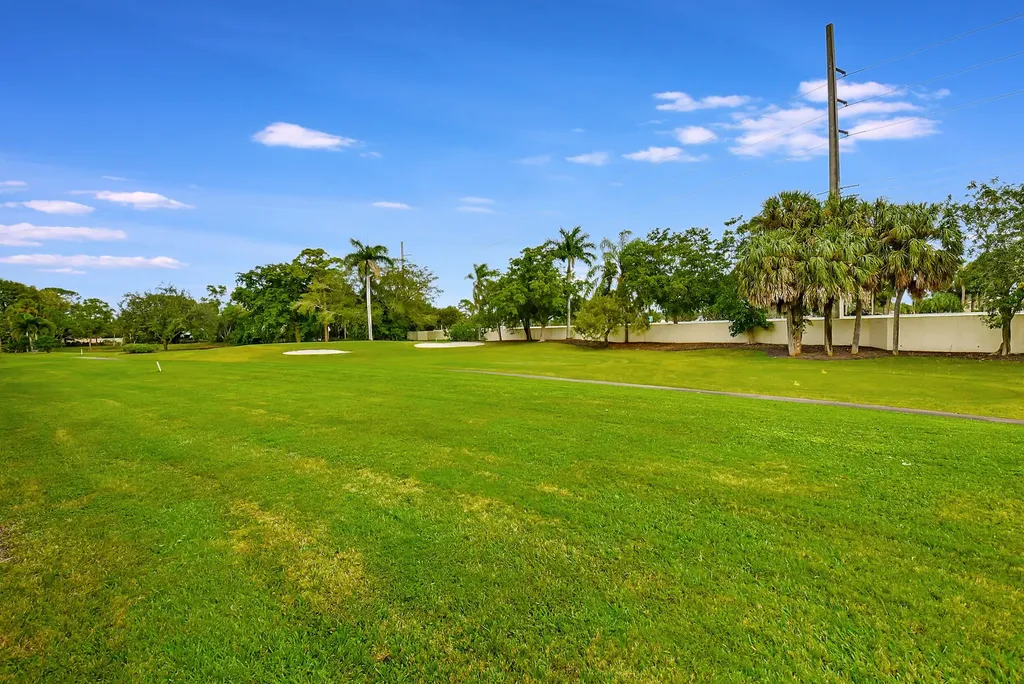 5021 Oakhill Lane Delray Beach FL 33484