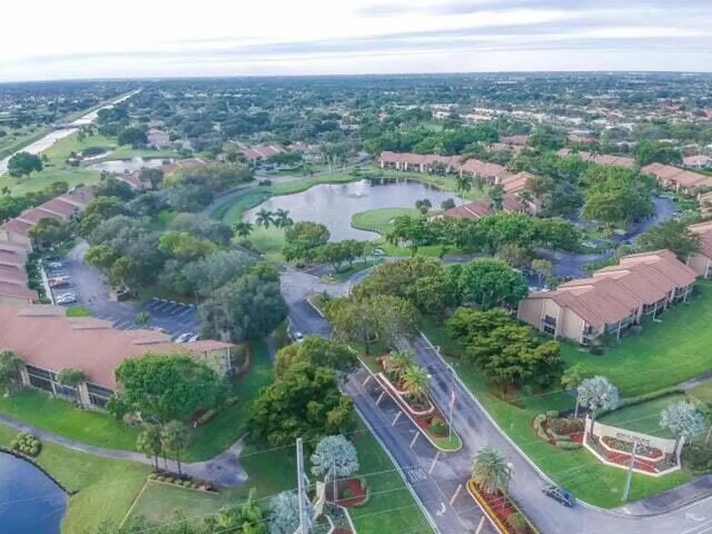 5021 Oakhill Lane Delray Beach FL 33484
