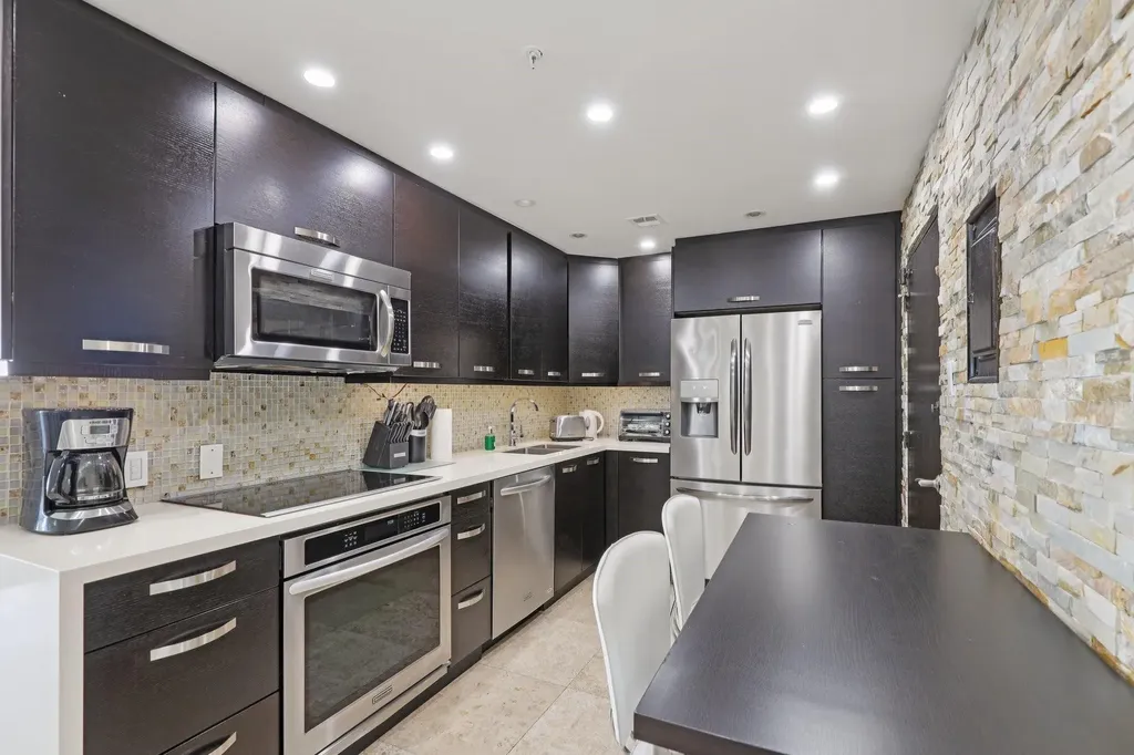 5601 Collins Avenue Miami Beach FL 33140