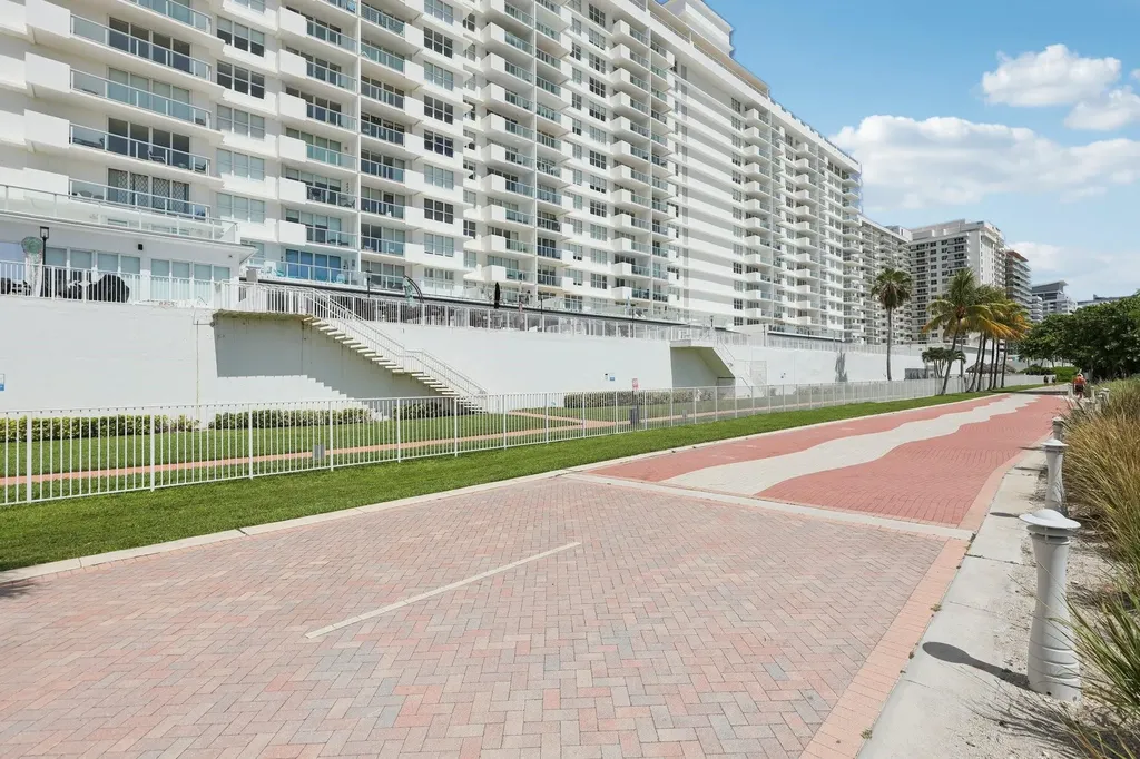 5601 Collins Avenue Miami Beach FL 33140