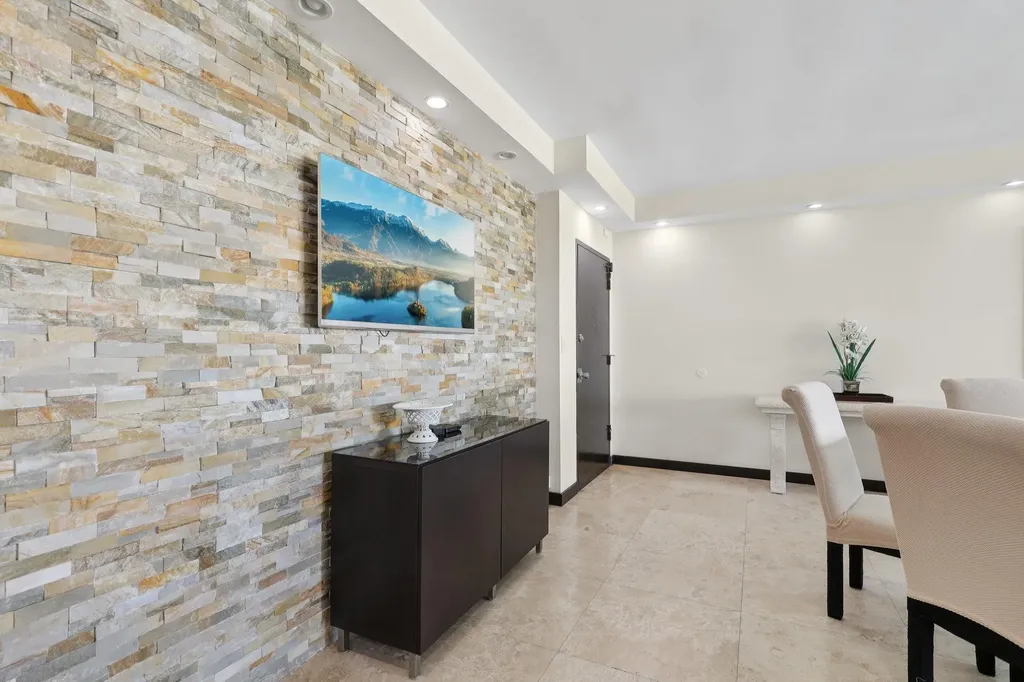 5601 Collins Avenue Miami Beach FL 33140