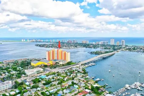 2640 Lake Shore Drive Riviera Beach FL 33404