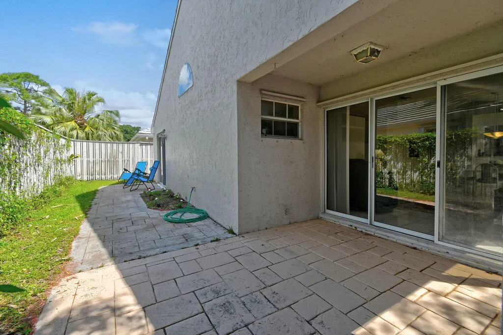 49 Admirals Court Palm Beach Gardens FL 33418
