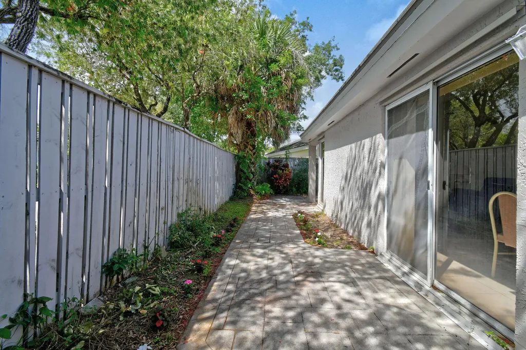 49 Admirals Court Palm Beach Gardens FL 33418
