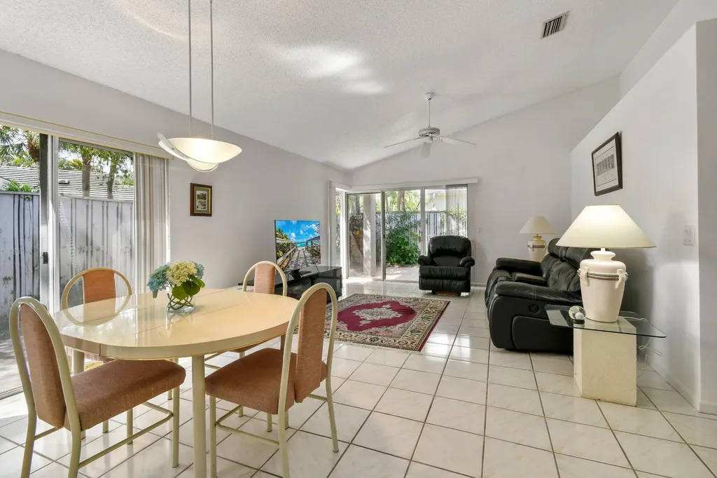 49 Admirals Court Palm Beach Gardens FL 33418