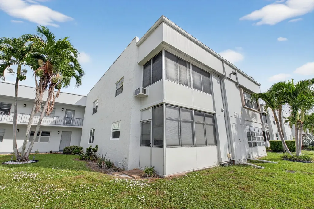 538 Flanders L Delray Beach FL 33484